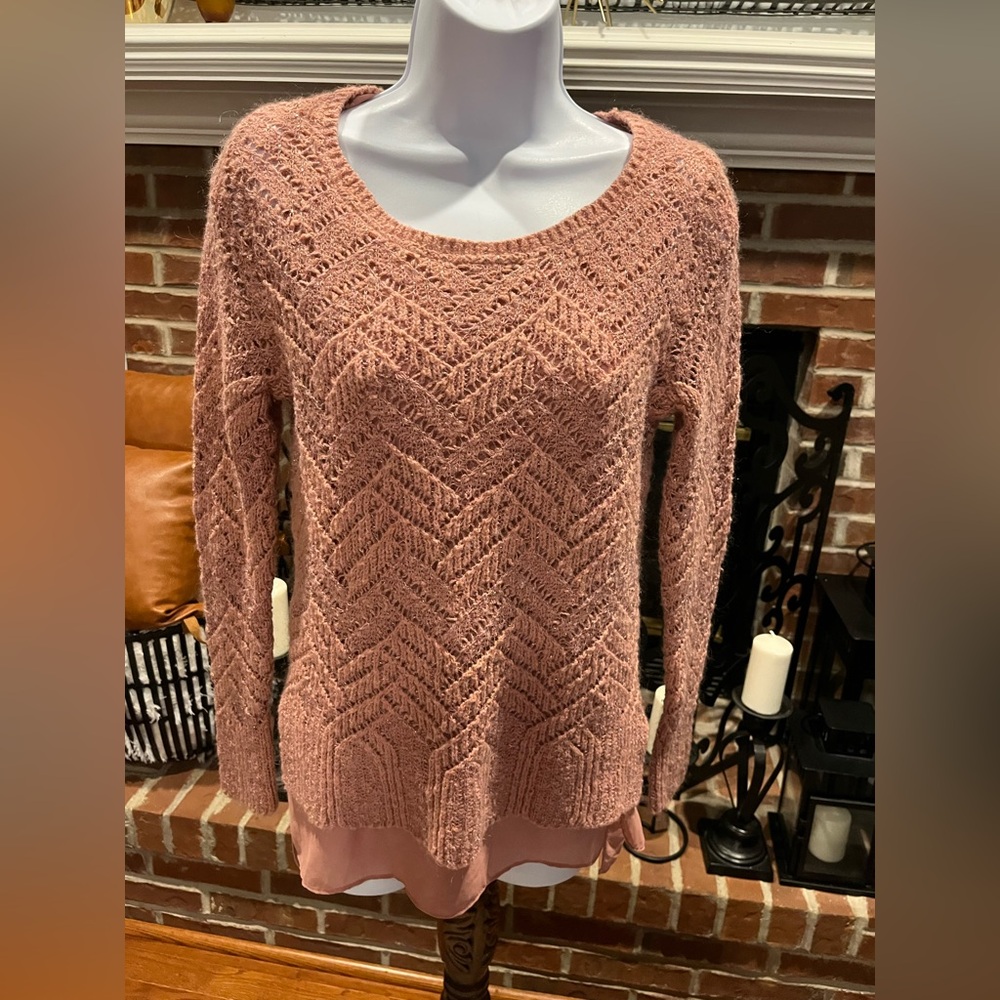 LUCKY BRAND Chevron Metallic Sweater Size:M Color Pink attached underlay.